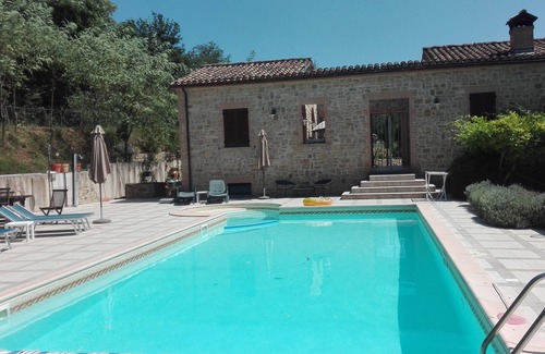 Cupramontana Maison | Domaine viticole historique, restauré avec amour, merveilleusement situé