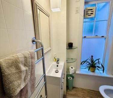 Oriental Bay Appartement | Historical 2 beds apartment with Harbour Views in OBay