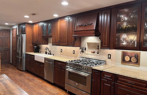 Bakerstown Autre | Historical charm meets modern fun, 3 acres, 6 bds, pool, basketball, bocce - PGH