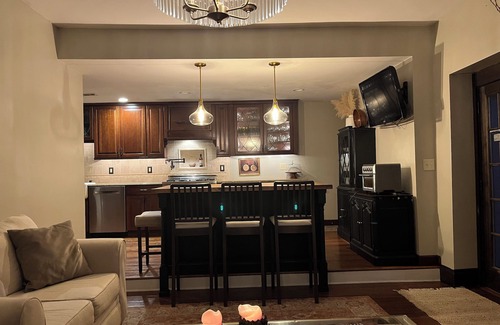 Bakerstown Autre | Historical charm meets modern fun, 3 acres, 6 bds, pool, basketball, bocce - PGH