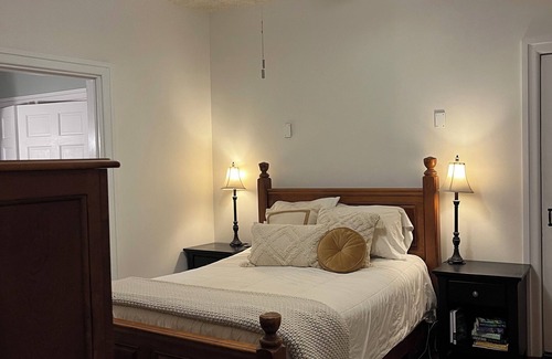 Bakerstown Autre | Historical charm meets modern fun, 3 acres, 6 bds, pool, basketball, bocce - PGH
