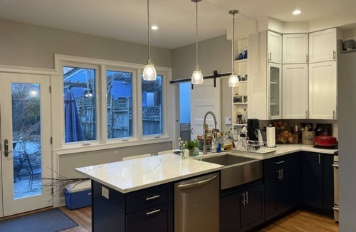 Cleveland Park Maison | Historical home next to Zoo, National Park, metro and shops.
