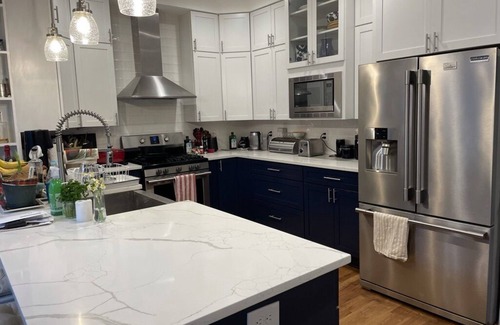 Cleveland Park Maison | Historical home next to Zoo, National Park, metro and shops.