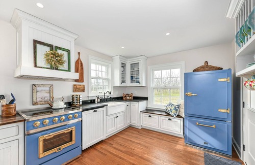 Sheridan Maison | Historical Homestead in peaceful farmland, only minutes away from Grand Park!