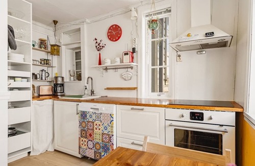 Sentrum Maison | Historical House W Private Patio - 550m from Bryggen
