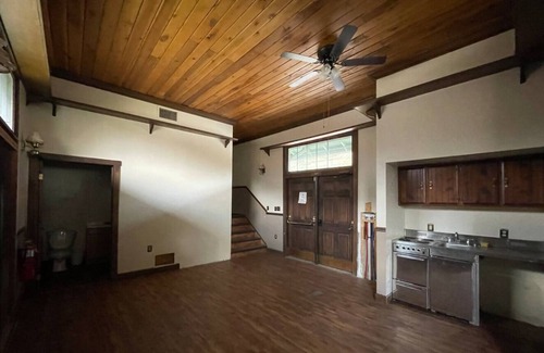 Gauley Bridge Maison | Historical land mark Gauley Bridge 1893 train station