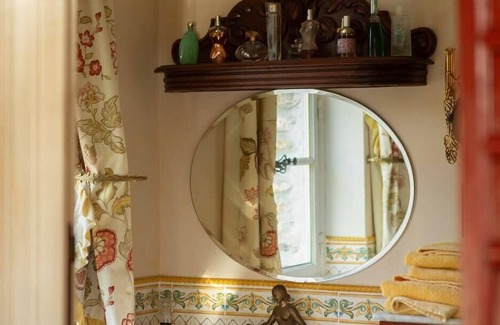 Fontenailles Autre | Historical Luxurious Abby