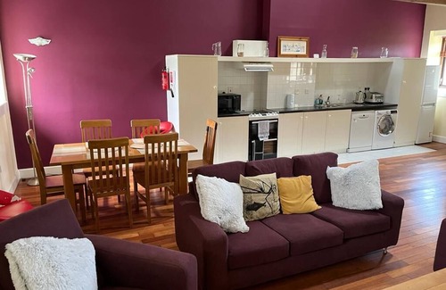 Dromahair Appartement | Historical Renovated Old Mill Apartment in the West Coast of Ireland