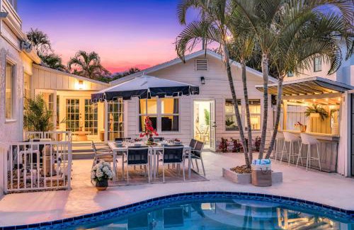 Old Northwood Maison | Historical Residence Heated Pool Emerald Key RESlDENCES