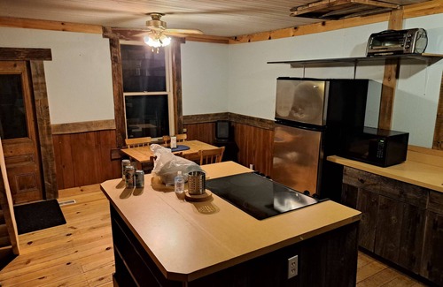 Eganville Cabine | Historical Square Timber Home right at the heart of Snow Country