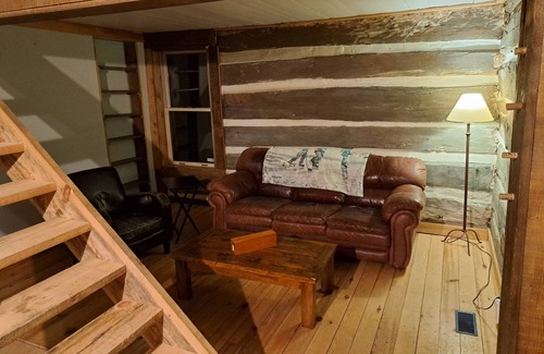 Eganville Cabine | Historical Square Timber Home right at the heart of Snow Country