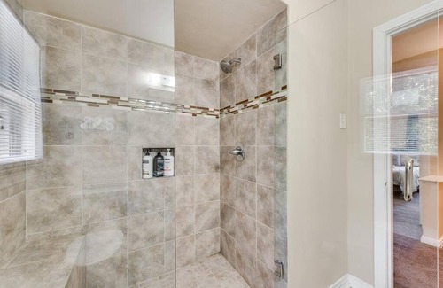 Lakewood Maison | HistoricTownhome+Close2White Rock Lake+3Queen Beds
