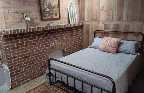 Franklin Lit Et Petit-Déjeuner | Charming 1-bedroom B&B Suite with WiFi and AC in Franklin, WV.