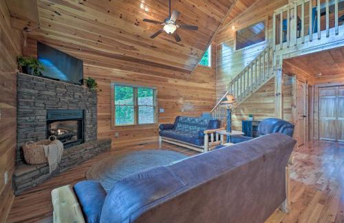Unaka Maison | Hiwassee Hideaway Cabin with Mountain Views!