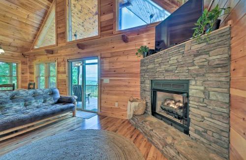 Unaka Maison | Hiwassee Hideaway Cabin with Mountain Views!
