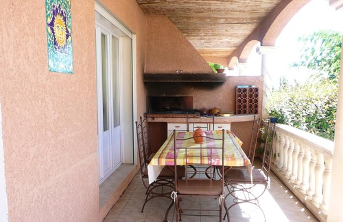 Saint-Hippolyte Maison | Homerez - Maison à 3 km de la plage pour 7 pers. avec piscine partagée et balcon