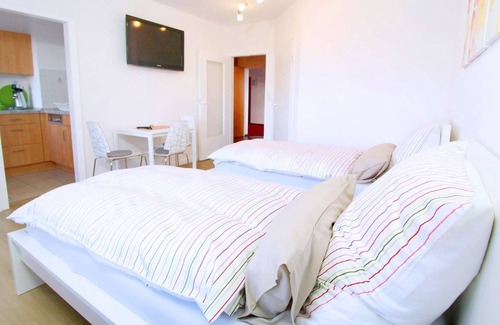 Sankt Augustin Appartement | HÖ01 large apartment with dryer and washing machine