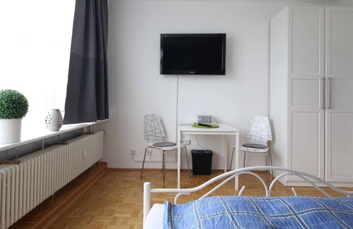 Sankt Augustin Appartement | HÖ01 large apartment with dryer and washing machine