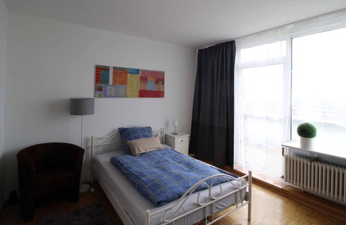 Sankt Augustin Appartement | HÖ01 large apartment with dryer and washing machine