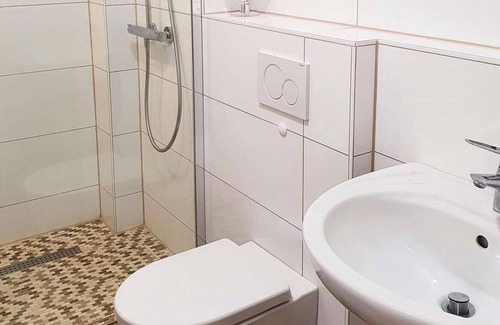 Gross-Gerau Appartement | HÖ01 large apartment with dryer and washing machine