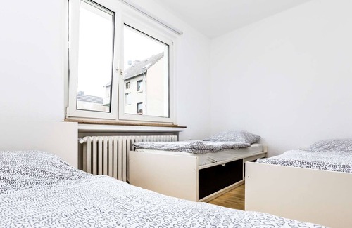 Nippes Appartement | HÖ01 large apartment with dryer and washing machine