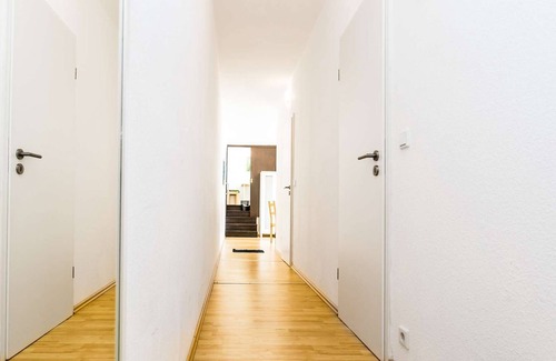 Nippes Appartement | HÖ01 large apartment with dryer and washing machine