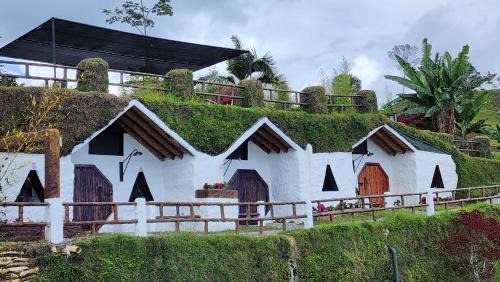 Guatape Maison | Hobbit Hotel Ecolodge- Guatapé