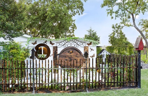 Fairview Maison | Hobbit House - Couples Hideaway