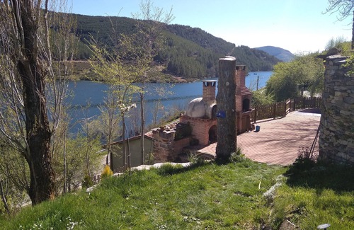 Cardano de Abajo Maison | Hobbit House (bioclimatic and half-buried with green cover).