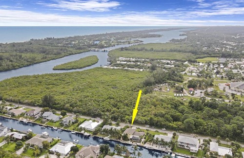 Hobe Sound Maison | Hobe Sound 9245 Treasure Coast Waterfront Vacation Rental by Unique Vaca Stay