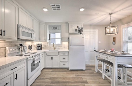 Hodgen Maison | Hodgen Cottage on 650 Acres, Cozy and Scenic