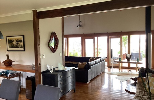 Kohukohu Maison | Hokianga Haven - A relaxing retreat with spectacular views from the top.