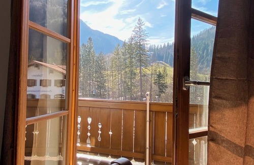 Weissbach an der Alpenstrasse Appartement | Appartement 'Bergliebe' avec vue sur les montagnes, balcon et Wi-Fi