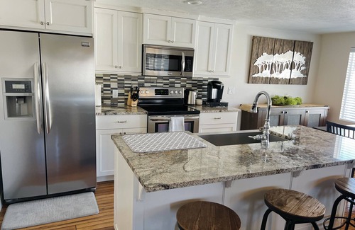 Escalante Maison | Hole in the Rock Inn - Newly remodeled for post adventure relaxation!