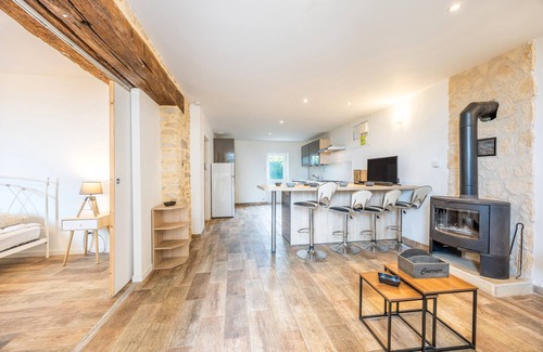 Saint-Martin-des-Fontaines Maison | Holiday Home 'Gite Les Garnes 4 Personnes' with Private Terrace, Private Garden and Wi-Fi