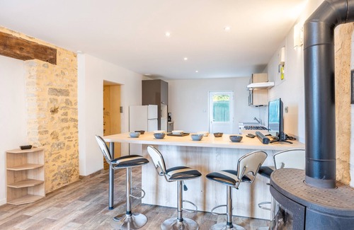 Saint-Martin-des-Fontaines Maison | Holiday Home 'Gite Les Garnes 4 Personnes' with Private Terrace, Private Garden and Wi-Fi