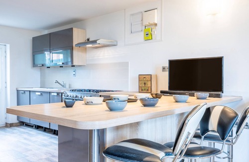 Saint-Martin-des-Fontaines Maison | Holiday Home 'Gite Les Garnes 4 Personnes' with Private Terrace, Private Garden and Wi-Fi