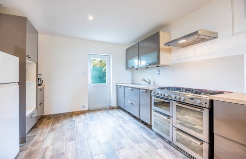 Saint-Martin-des-Fontaines Maison | Holiday Home 'Gite Les Garnes 4 Personnes' with Private Terrace, Private Garden and Wi-Fi