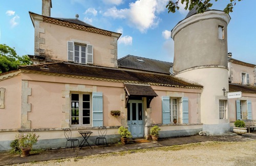 La Boissiere-d’Ans Maison | Holiday Home 'La Barge' with Shared Pool, Private Terrace and Wi-Fi