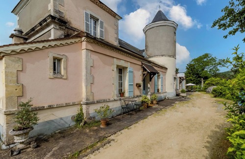 La Boissiere-d’Ans Maison | Holiday Home 'La Barge' with Shared Pool, Private Terrace and Wi-Fi