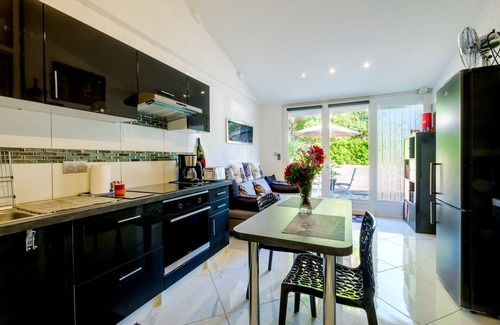 Saint-Cezaire-sur-Siagne Appartement | Appartement de vacances "Lou Paradou" avec piscine partagée, terrasse privée et Wi-Fi