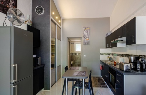 Saint-Cezaire-sur-Siagne Appartement | Appartement de vacances "Lou Paradou" avec piscine partagée, terrasse privée et Wi-Fi