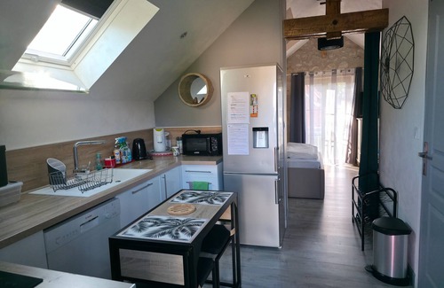 Sainte-Maure-de-Touraine Maison | Holiday Home 'Des Caves' with Shared Pool, Wi-Fi and Air Conditioning
