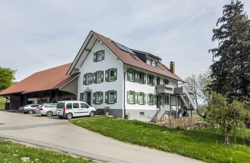 Kressbronn Appartement | Holiday Apartment "Neu" with Mountain View, Balcony and Wi-Fi