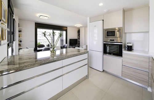 Cornella de Llobregat Appartement | Holiday Apartment "Sunsets and The Pool In Barcelona" with Balcony, Shared Pool & Wi-Fi