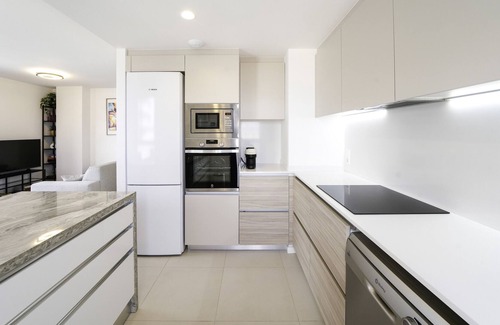 Cornella de Llobregat Appartement | Holiday Apartment "Sunsets and The Pool In Barcelona" with Balcony, Shared Pool & Wi-Fi