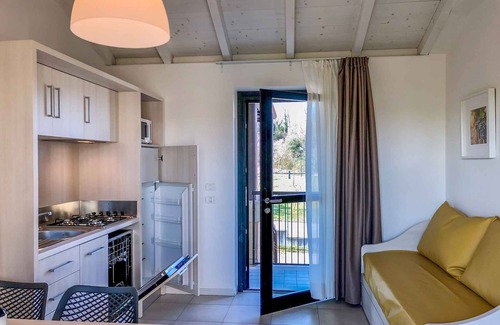 Cavalcaselle Appartement | Holiday apartment with pool and sun loungers