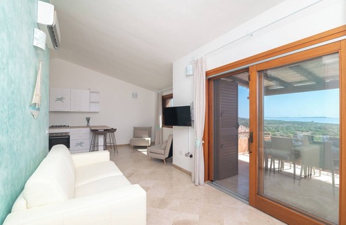 Santa Teresa di Gallura Appartement | Appartement de vacances "Stella Maris" avec vue sur la mer, piscine partagée et terrasse privée