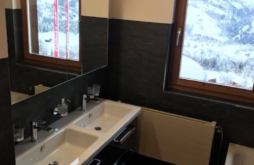 Tavanasa Appartement | Appartement de vacances Surcuolm (Obersaxen) pour 6 - 7 personnes avec 2 chambres à coucher - Appart