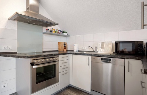 Bad Schussenried Appartement | Holiday Apartment 'Goelz' with Lake View, Wi-Fi and Air Conditioning